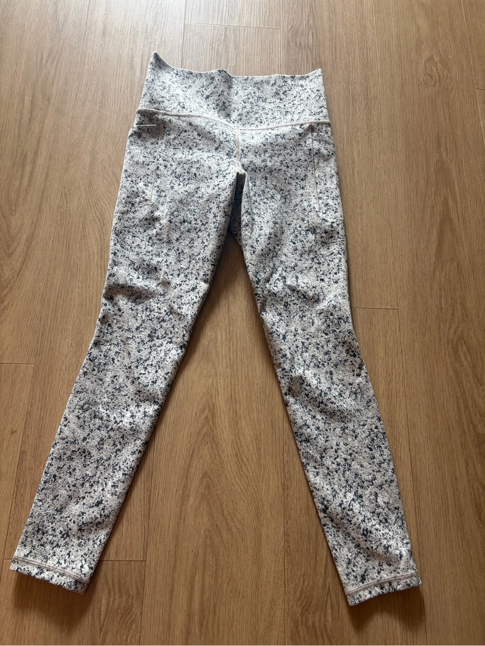 Athleta Salutation Stash Textured Tight Small Gray Black High Rise Yoga Legging